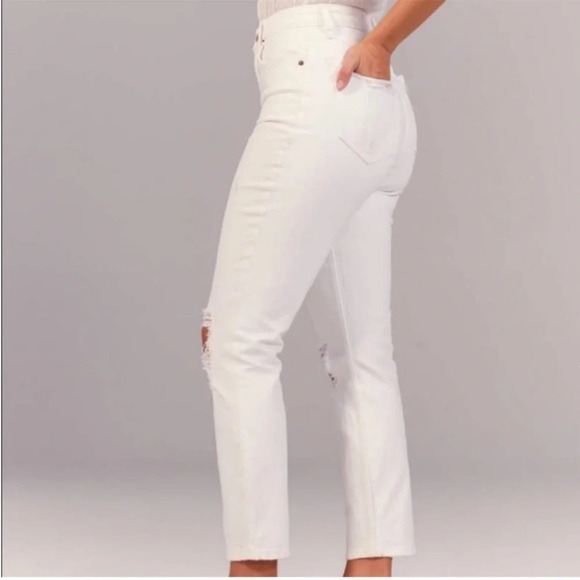 A+F Mom The Mom High Rise Curve Love White Distressed Cropped Jeans - Picture 3 of 14